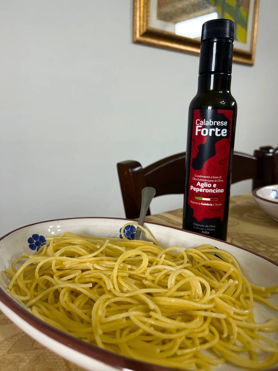 6 Bottiglie di Olio Aromatizzato all'Aglio e Peperoncino