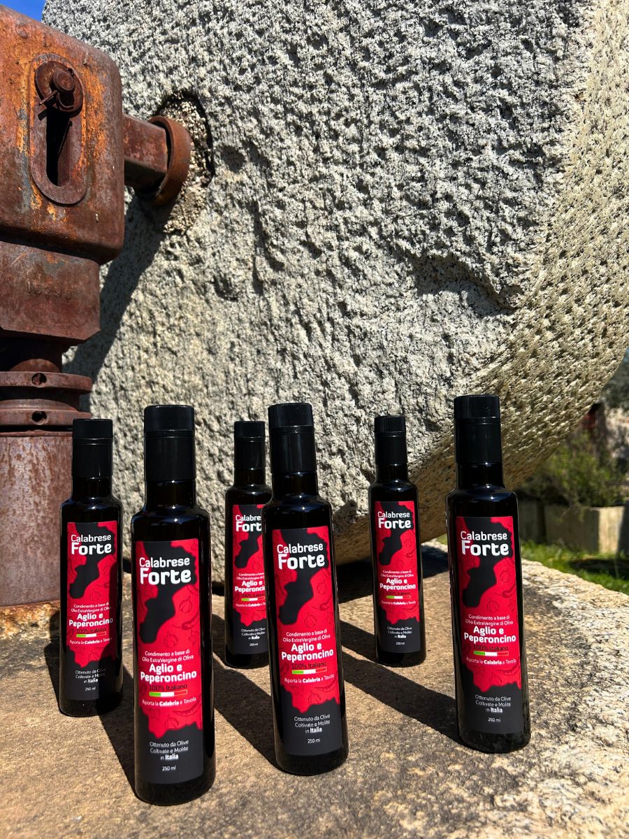 6 Bottiglie di Olio Aromatizzato all'Aglio e Peperoncino
