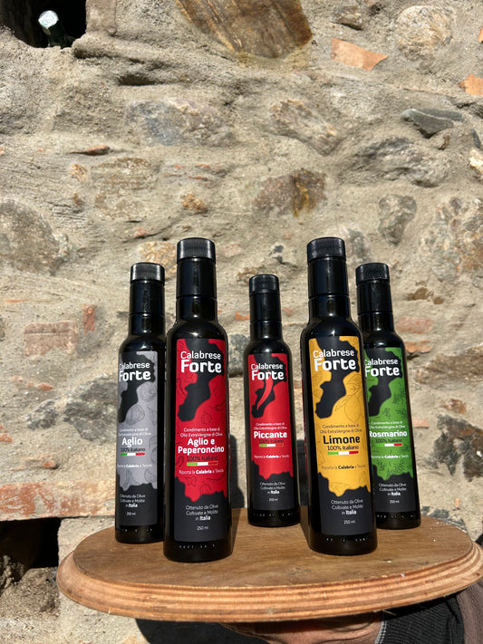 Box 6 bottiglie 250ml olio extravegine + olio piccante + olio al limone + olio al rosmarino + olio aglio e peperoncino + olio al aglio