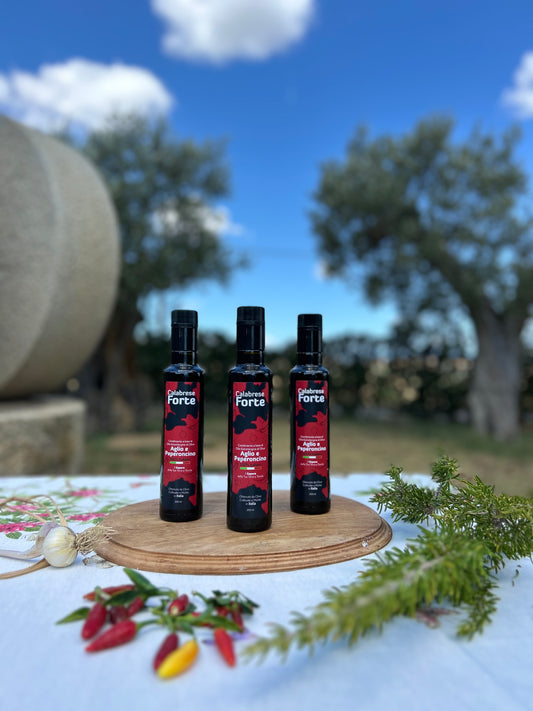 Box 3 Bottiglie - di aglio, piccante e aglio e peperoncino