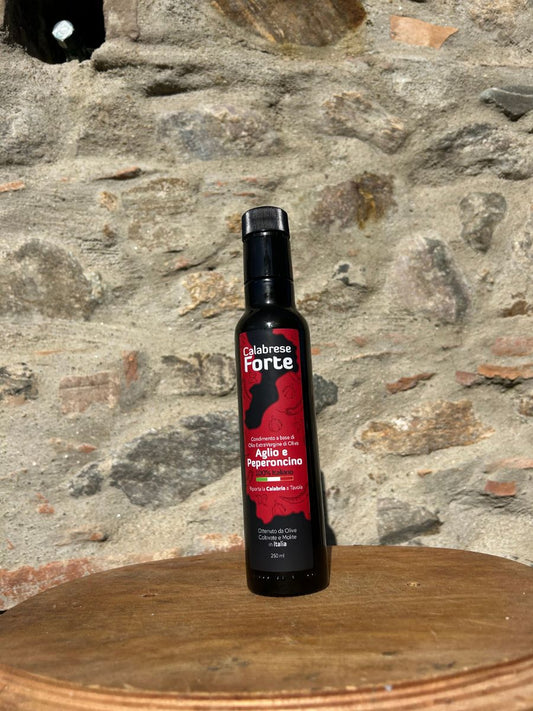 Olio Extra Vergine di Oliva Aromatizzato all'Aglio e Peperoncino