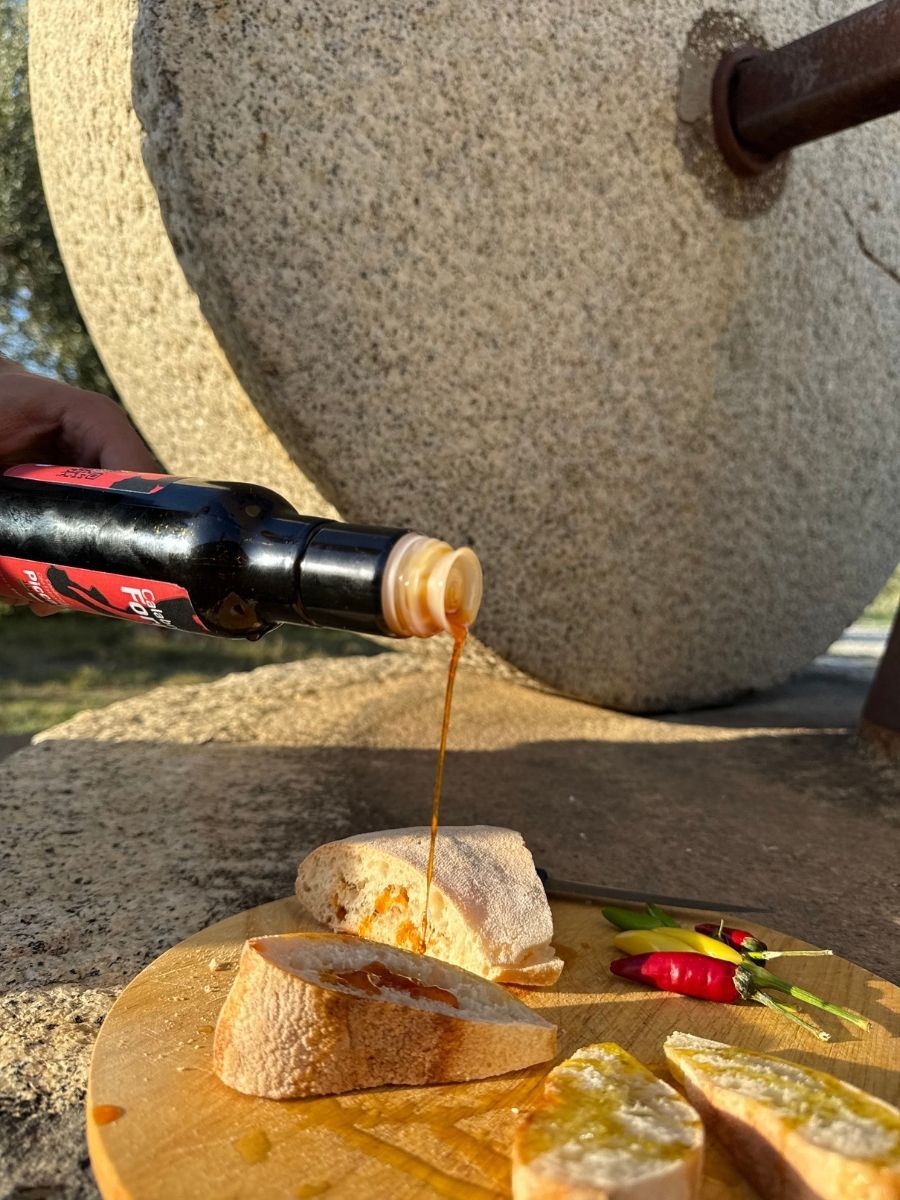 Degustazione | 1 bottiglia da 750ml di Olio Extra Vergine D'Oliva + 1 bottiglia da 250ml di Olio Piccante
